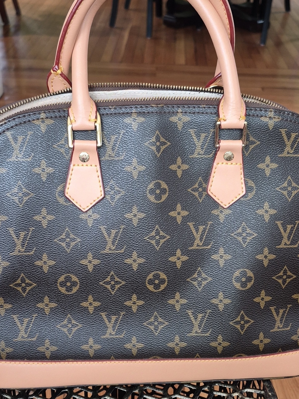 LOUIS VUITTON SHOULDER BAG With Keylocks an a Hand Strip